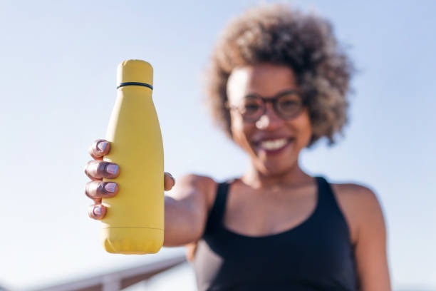 focus-on-the-hand-of-a-runner-ho